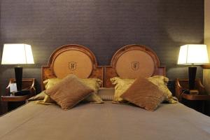 Postel nebo postele na pokoji v ubytování Hotel Farnese