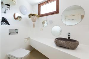 Koupelna v ubytování Villa Taguluche Famara + 37 fotografií