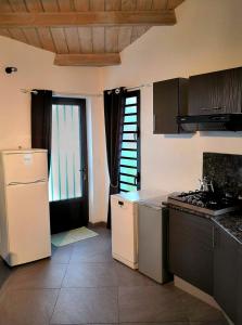 A kitchen or kitchenette at Les 3 Soleils