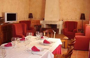 a dining room with a table with wine glasses at La Becera in Peñausende