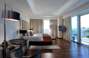 Гостиная зона в La Suite Dubai Hotel & Apartments