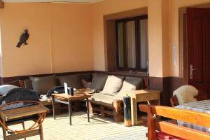 A seating area at Jászay vendégház Parádsasvár