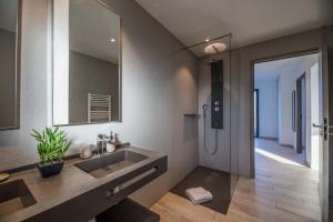 a bathroom with a sink and a mirror at Résidence Pierre & Vacances Premium Vesna Rossa in Porto-Vecchio
