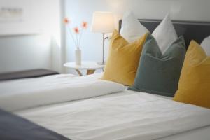Posteľ alebo postele v izbe v ubytovaní Schwarzacherhof Pension & Apartments