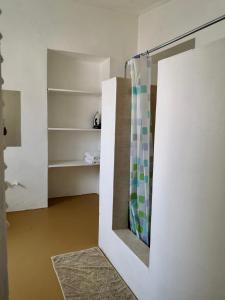 Ένα μπάνιο στο Ventnor House Apartments