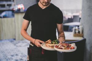 Jídlo v hotelu nebo okolí
