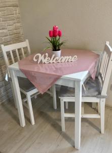 a table with a pink table cloth and flowers on it at Apartments "Am Nationalpark" in Schwedt
