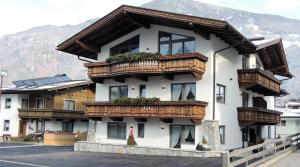 Nespecifikovaný výhled na hory nebo výhled na hory při pohledu z apartmánu