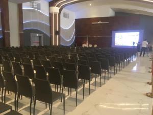 Οι επιχειρηματικές εγκαταστάσεις ή/και οι αίθουσες συνεδριάσεων στο HOTEL Vent-Dôme Khaled Hotel & SPA