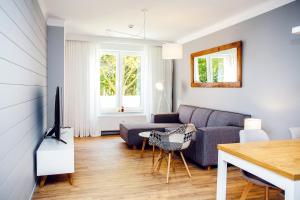 Televízia a/alebo spoločenská miestnosť v ubytovaní FARO Apartamenty Polanki Park z basenami