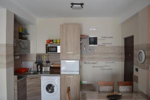a kitchen with a washer and a washing machine at Apartmani DUGA Milmari in Kopaonik