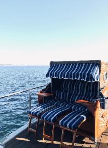 a bench sitting on the deck of a boat at Hausboot Elandi in Bitterfeld