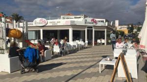Goście zatrzymujący się w obiekcie Beachfront 82