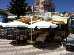 Restauracja lub miejsce do jedzenia w obiekcie Beachfront 82