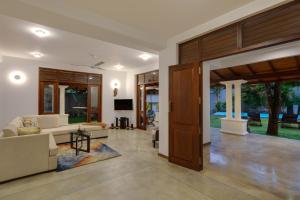 Μια τηλεόραση ή/και κέντρο ψυχαγωγίας στο Ballarat Luxury Villa - Hikkaduwa