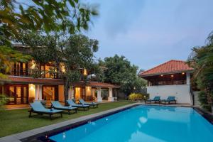 Πισίνα στο ή κοντά στο Ballarat Luxury Villa - Hikkaduwa