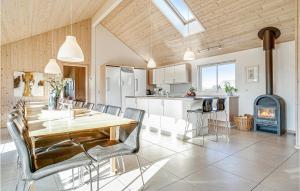 Χώρος καθιστικού στο Beautiful Home In Sydals With Kitchen
