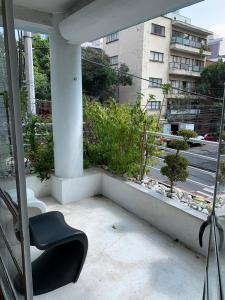 a chair on a balcony with a view of a building at Departamentos Pánuco in Mexico City