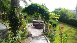 Vrt ispred objekta Happiness Homestay