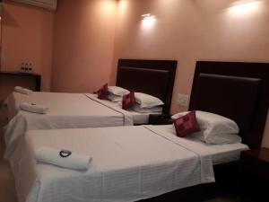 Lova arba lovos apgyvendinimo įstaigoje Hotel Ramco Residency A/c