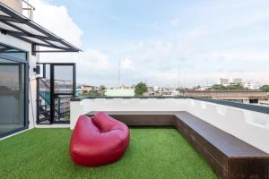 LOBSUEK Hostel的阳台或露台