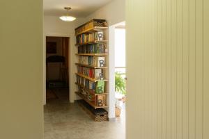 Die Bibliothek in der Villa