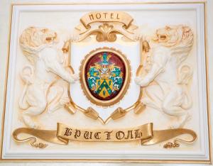  Логотип или вывеска отеля 