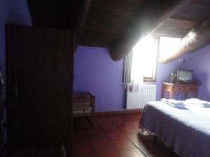 A bed or beds in a room at Hostal Venta Liara