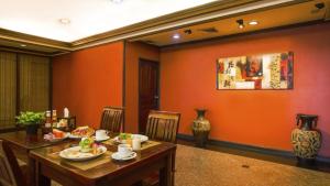 Ein Restaurant oder anderes Speiselokal in der Unterkunft Aonang Orchid Resort - SHA Extra Plus 