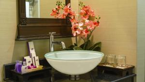 Ein Badezimmer in der Unterkunft Aonang Orchid Resort - SHA Extra Plus