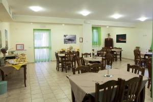En restaurant eller et andet spisested på Relais Parco Del Subasio