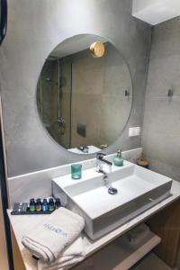 Kúpeľňa v ubytovaní Anemolia Parga Suites