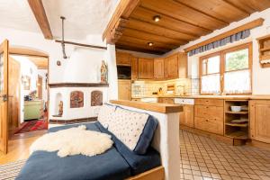 Η κουζίνα ή μικρή κουζίνα στο Ferienchalet Katharina +11 φωτογραφίες