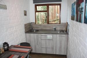 
A kitchen or kitchenette at Cloverleigh Guest House
