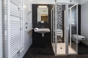 Kúpeľňa v ubytovaní Hotel Mediterraneo Ombrellone e Lettini Inclusi
