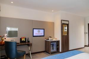Malawi Sun Hotel tesisinde bir televizyon ve/veya eğlence merkezi