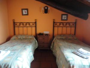 A bed or beds in a room at Hostal Venta Liara