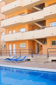 Bazén v ubytovaní RVHotels Apartamentos Els Salats alebo v jeho blízkosti