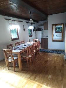 a kitchen and dining room with a table and chairs at Góralski dom w Parku Krajobrazowym in Brenna