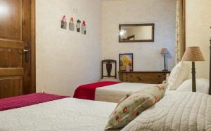 Łóżko lub łóżka w pokoju w obiekcie Casa Rural El Capricho
