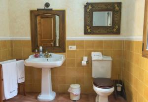 Łazienka w obiekcie Casa Rural El Capricho