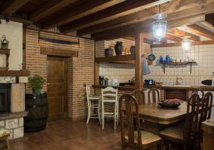 Kuchnia lub aneks kuchenny w obiekcie Casa Rural El Capricho