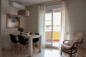 Posedenie v ubytovaní Residencial Mediterráneo