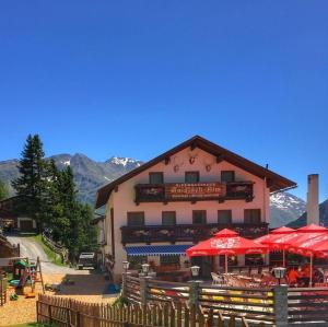 Vista general d'una muntanya o vistes d'una muntanya des de l'hostal o pensió