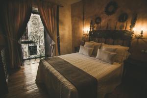 a bedroom with a large bed and a window at Hotel Rural La Guaja in Puebla de Sanabria