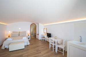 מיטה או מיטות בחדר ב-Santorini View Studios - Firostefani Caldera