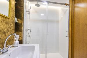 Kúpeľňa v ubytovaní Livemalaga Modern & Vintage Malagueta + 7 fotografií