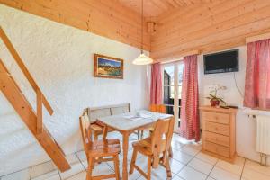 a dining room with a table and chairs at Jaudenhof - Apartment Kotalm in Lenggries