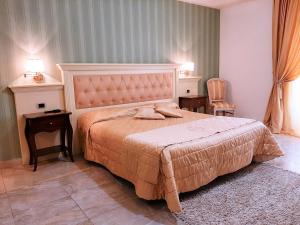 Letto o letti in una camera di Regina di Saba - Hotel Villa per ricevimenti