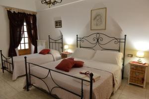 En eller flere senge i et værelse på Dimora Carmine + 36 billeder